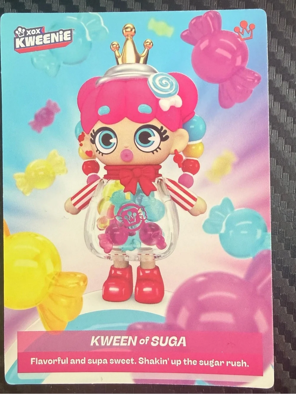 Moose Toys XOX Kweenie Kween of Suga Vinyl Figure Quirky Kweens Doll + Case